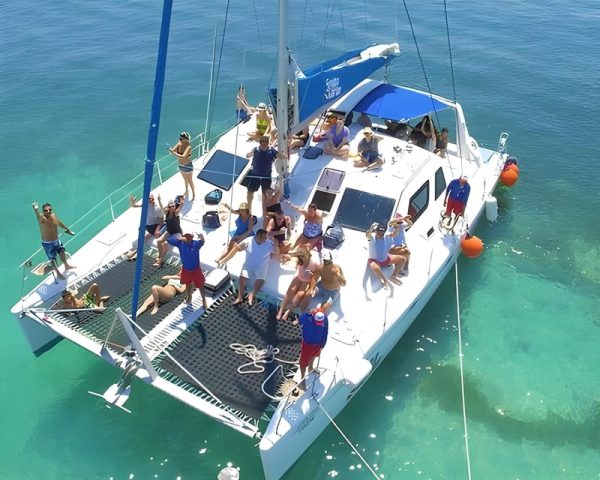 Private Party boat catamaran excursion + drinks and Barbecue