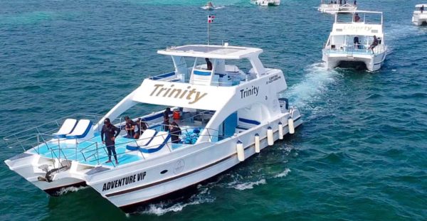 Party boat catamaran trinity| snorkeling| private beach