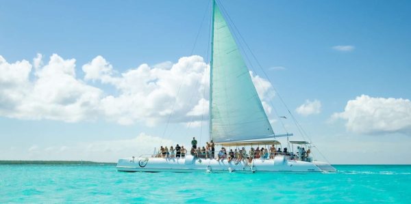 From Punta Cana: Saona Island Catamaran Tour w/ Buffet Lunch